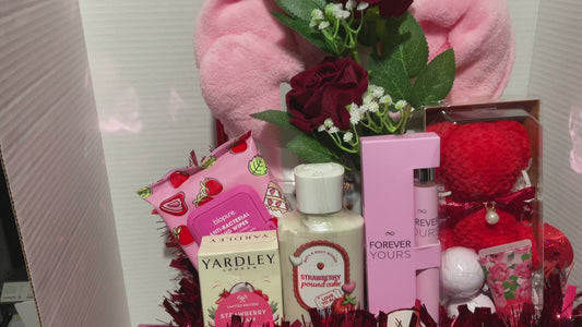 Sweet Strawberry Pamper Gift Bundle